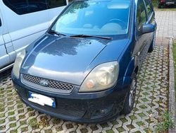 Usata 2006 Ford Fiesta Due volumi | 700 € (Super prezzo)