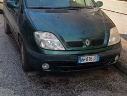 Verde Usata 2000 Renault Scénic Monovolume | 1200 € (Cara)