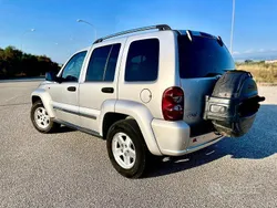 Usata 2005 Jeep Cherokee SUV | 5000 € (Ottimo prezzo)