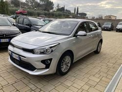 Grigio Usata 2022 Kia Rio Style Tre volumi | 13.700 € (Buon prezzo)