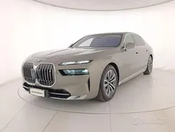 Oxide grey metallizzato Nuova 2025 BMW i7 Comfort Edition Tre volumi | 76.900 €