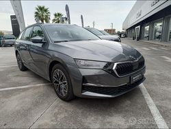 Grigio metallizzato Usata 2024 Skoda Octavia Executive Station wagon | 31.900 € (Molto cara)