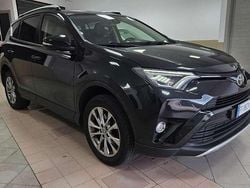Nero Usata 2016 Toyota RAV4 Lounge SUV | 11.499 € (Buon prezzo)