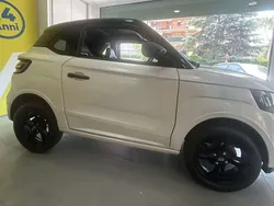 Bianco perla tetto nero Nuova 2025 Ligier JS50 Due volumi | 18.990 € (Molto cara)
