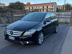 Usata 2014 Mercedes 180 Tre volumi | 5990 €