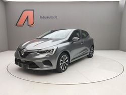 Grigio Usata 2023 Renault Clio V Equilibre Due volumi | 18.390 € (Buon prezzo)