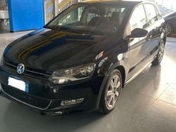 Usata 2010 VW Polo Highline Tre volumi | 4800 € (Buon prezzo)