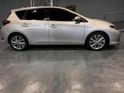 Grigio Usata 2018 Toyota Auris Hybrid Lounge Tre volumi | 16.000 € (Molto cara)