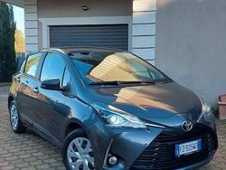 Grigio Usata 2020 Toyota Yaris Tre volumi | 10.300 € (Ottimo prezzo)
