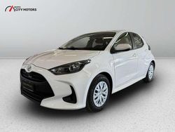 Bianco Usata 2025 Toyota Yaris Hybrid Active Tre volumi | 18.900 € (Ottimo prezzo)
