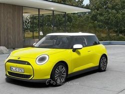Sunny side yellow Nuova 2025 Mini Cooper SE Classic Due volumi | 35.200 € (Buon prezzo)
