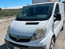 Bianco Usata 2008 Opel Vivaro Monovolume | 3900 €