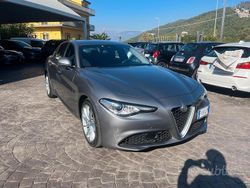 Grigio stromboli Usata 2019 Alfa Romeo Giulia Super Tre volumi | 17.900 € (Buon prezzo)