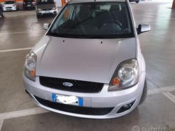 Usata 2008 Ford Fiesta Tre volumi | 1950 € (Buon prezzo)