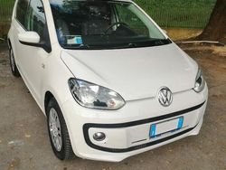 Bianco Usata 2015 VW up! Due volumi | 7700 € (Buon prezzo)