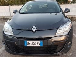 Grigio Usata 2009 Renault Mégane Tre volumi | 3790 € (Buon prezzo)