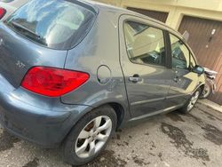 Usata 2006 Peugeot 307 Tre volumi | 1900 € (Ottimo prezzo)