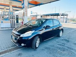 Blu Usata 2015 Peugeot 208 Due volumi | 3800 € (Buon prezzo)