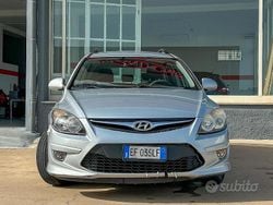 Argento Usata 2011 Hyundai i30 Comfort Station wagon | 2990 € (Buon prezzo)