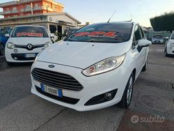 Bianco Usata 2014 Ford Fiesta Titanium Tre volumi | 5600 € (Buon prezzo)