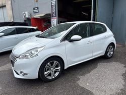 Bianco Usata 2013 Peugeot 208 Active Due volumi | 6990 € (Cara)