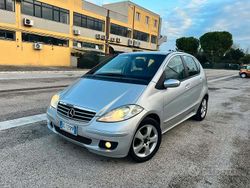 Grigio Usata 2011 Mercedes A180 Tre volumi | 2450 €