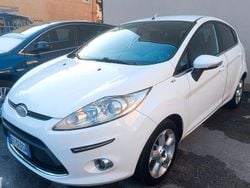 Bianco Usata 2010 Ford Fiesta Titanium Tre volumi | 3800 € (Buon prezzo)