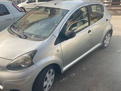 Grigio Usata 2011 Toyota Aygo Due volumi | 3500 € (Buon prezzo)