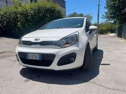 Bianco Usata 2014 Kia Rio Active Due volumi | 2999 € (Buon prezzo)
