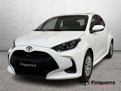 Bianco Nuova 2026 Toyota Yaris Hybrid Active Tre volumi | 19.150 € (Ottimo prezzo)