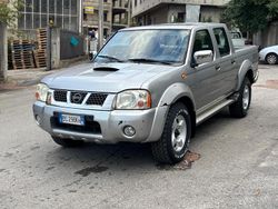 Grigio Usata 2002 Nissan Navara Pick-up | 9000 € (Buon prezzo)