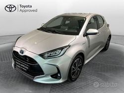 Grigio Usata 2021 Toyota Yaris Hybrid Trend Tre volumi | 17.900 € (Buon prezzo)