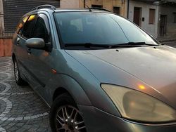 Verde Usata 2001 Ford Focus Tre volumi | 900 € (Ottimo prezzo)