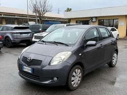 Grigio Usata 2007 Toyota Yaris Sol Tre volumi | 3600 € (Buon prezzo)