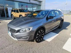 Grigio scuro Usata 2016 Volvo V60 CC Momentum Station wagon | 12.900 € (Buon prezzo)
