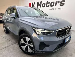 Grigio scuro Usata 2022 Volvo XC40 Core SUV | 26.900 € (Buon prezzo)