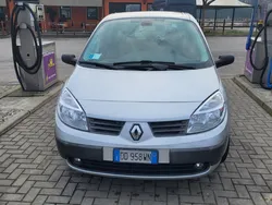 Argento Usata 2006 Renault Scénic II Dynamique Monovolume | 1500 € (Buon prezzo)