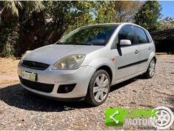Grigio(met.) Usata 2006 Ford Fiesta Ghia Due volumi | 2990 € (Buon prezzo)