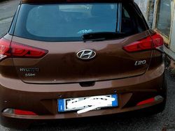 Marrone Usata 2015 Hyundai i20 Tre volumi | 6000 €