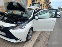 Bianco Usata 2015 Toyota Aygo X-play Due volumi | 7500 € (Buon prezzo)