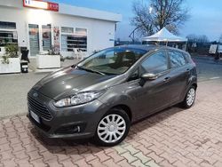 Grigio Usata 2016 Ford Fiesta Tre volumi | 4500 € (Ottimo prezzo)
