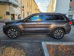 Grigio Usata 2017 Jeep Grand Cherokee Overland SUV | 20.000 € (Buon prezzo)