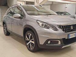 Grigio Usata 2019 Peugeot 2008 Allure SUV | 12.490 € (Ottimo prezzo)