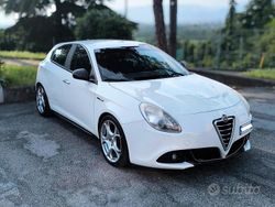Bianco Usata 2012 Alfa Romeo Giulietta Due volumi | 5300 € (Buon prezzo)