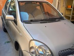 Grigio Usata 2005 Toyota Yaris Due volumi | 2500 € (Buon prezzo)