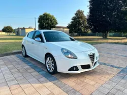 Bianco Usata 2011 Alfa Romeo Giulietta Exclusive Due volumi | 6300 € (Ottimo prezzo)