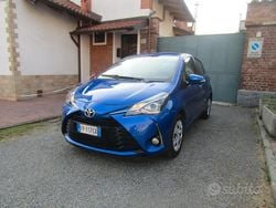 Blu/azzurro Usata 2018 Toyota Yaris Tre volumi | 11.800 € (Buon prezzo)