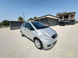 Argento Usata 2007 Mercedes A180 Tre volumi | 2700 € (Buon prezzo)