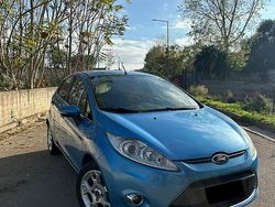 Blu Usata 2011 Ford Fiesta Tre volumi | 3790 € (Buon prezzo)