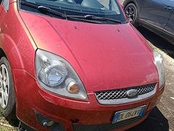 Usata 2007 Ford Fiesta Due volumi | 1700 €